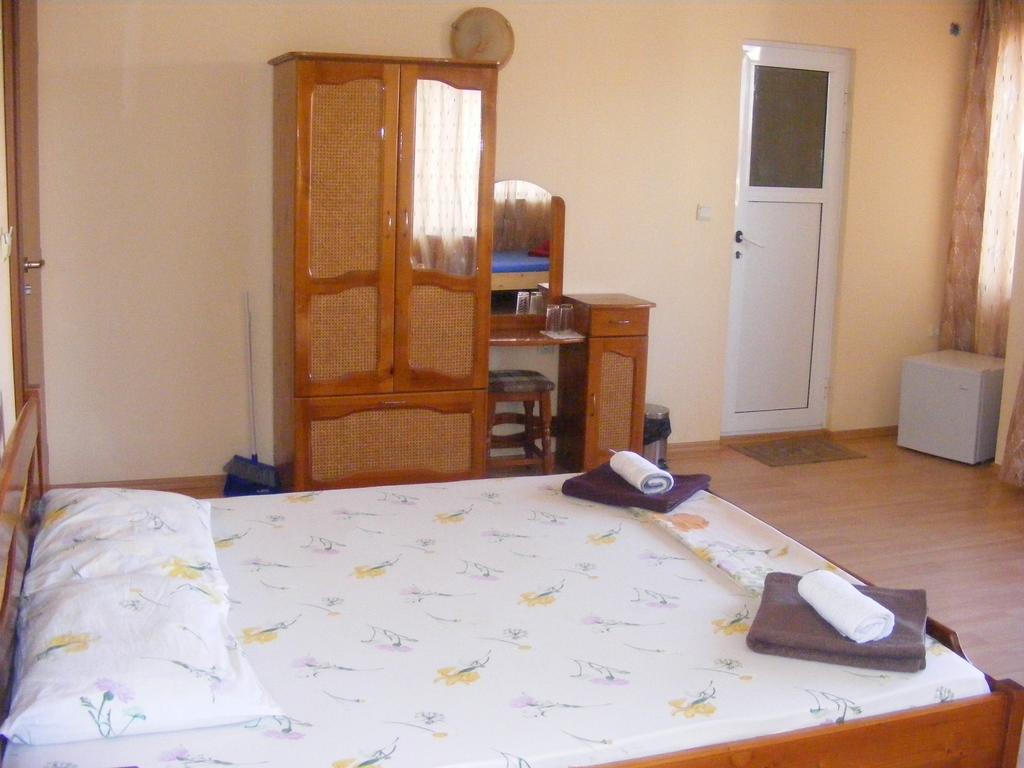 Guest House "Zora - Sarafovo" Бургас Екстериор снимка