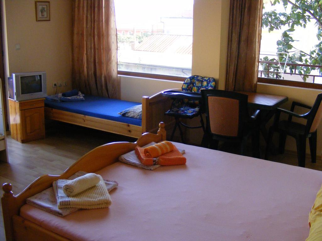 Guest House "Zora - Sarafovo" Бургас Екстериор снимка